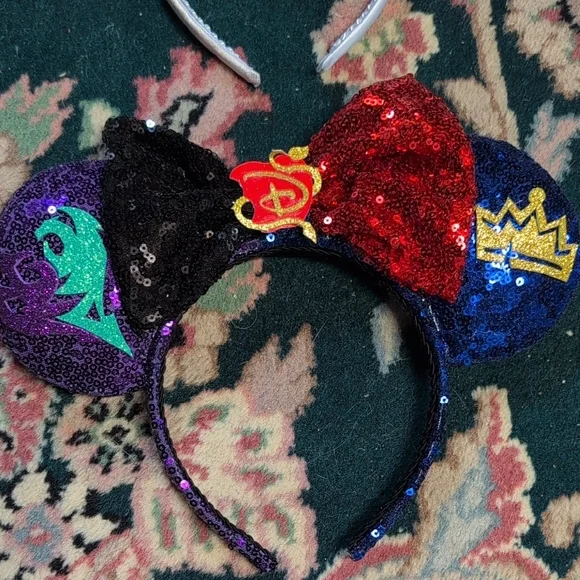 Sparkling Disney-Inspired Mickey Ears Headband Collection - Picture 7 of 9